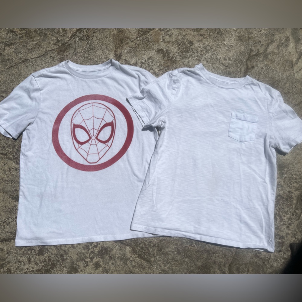 GAP Tees Spider-Man Marvel and White Pocket Tee XL
